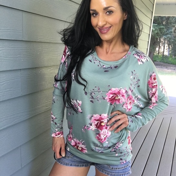 MOA USA Tops - New Plus soft green floral dolman sleeve blouse